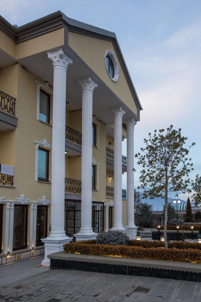 "L'Art De Vivre" Resort Korce Exterior foto